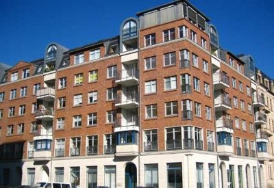 Lichtdurchflutete 3 Zimmer Wohnung mit 2 Balkonen fast an der Elbe (Kopie)