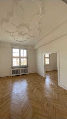 Großzügige Altbauwohnung in Stadtwaldnähe *hohe Decken* 3 Balkone*sanierter Zustand