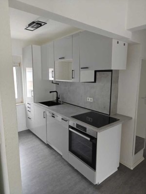 Modernisierte 2-Zimmer Wohnung - Küche, Balkon