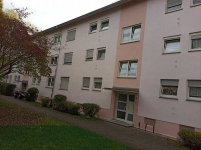 In Liederbach am Taunus: Gepflegte Wohnung mit fünf Zimmern und neuem Balkon