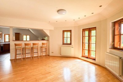 Großzügige 6-Zimmer-Wohnung im charmanten „Adlerhof“ - inkl. Eigengarten und Stellplatz
