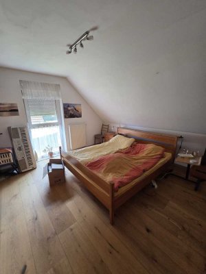 Gepflegte Doppelhaushälfte mit Nebengebäude