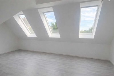 Helle, modernisierte 3-Zimmer-Dachgeschosswohnung mit Balkon in ruhiger Lage von Hamburg-Eißendorf