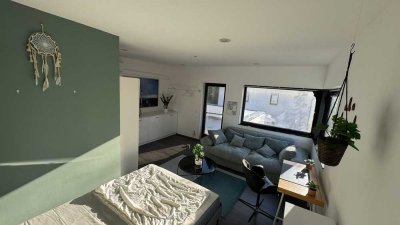 Exklusives 1-Zimmer Penthouse mit Balkon Zwischenmiete: May1 – 30 in Berlin-Französisch Buchholz