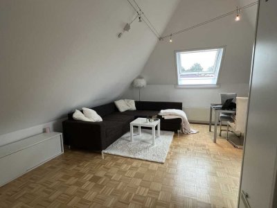 *möblierte DG-Wohnung in Bredeneyer Blümchenviertel*