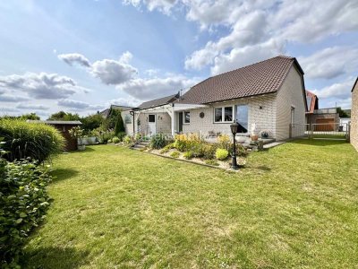 JÜCHEN-OTZENRATH 
ATTRAKTIVER BUNGALOW MIT GROßER AUSBAURESERVE!