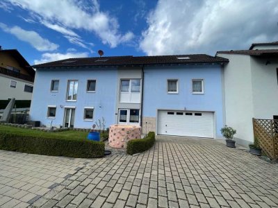 Mehrfamilienhaus mit drei separaten Wohneinheiten und großer Werkstatthalle in Haundorf