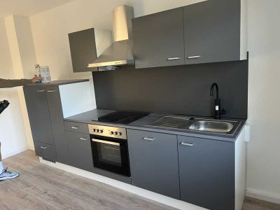 Komplett renovierte 42qm Wohnung (Küche nur Muster) zu vermieten
