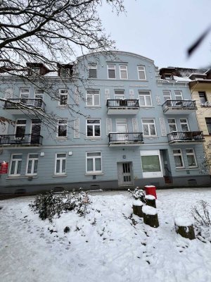 Gemütlich und vielseitig: 3-Zimmer-Altbau mit zwei Balkonen