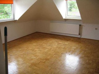 Für 3 Monate: 3-Z DG Frankfurt Ostend Wohnküche WM Skyline-Blick