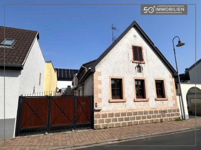 Zentral gelegene Hofreite mit Vorder- und Hinterhaus und vielfältigen Optionen - sanierungsbedürftig