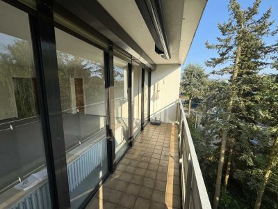 Bezugsfrei | Hochwertige 4 Zimmerwohnung mit Balkon, Aufzug und Außenstellplatz