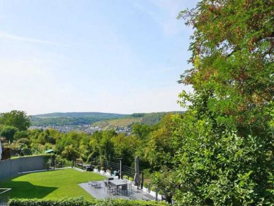 Charmante Dachgeschosswohnung mit Balkon & Fernblick in ruhiger Lage von Koblenz-Karthause Nord