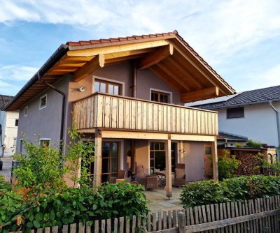 Ein Voll-Holz Haus zum Verlieben - mit vielen besonderen Details