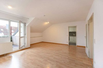 ** Lichtdurchflutet & bezugsfrei: 2-Zimmer-Dachgeschosswohnung **