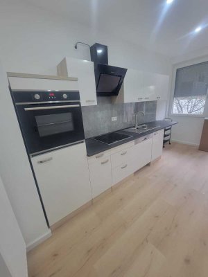 Erstbezug nach Sanierung 3 Zimmer mit  Einbauküche Terrasse WG- geeignet