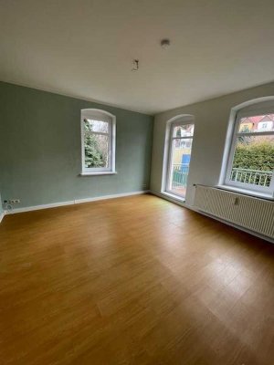 kl. MFH san. AB, 4-Zi. Wohng. 1.OG, 2xBad, 2 Balk., ruhig DD-Süd