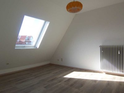 Helle 2,5 Zimmer-Wohnung im Dachgeschoss im Herzen von Schömberg