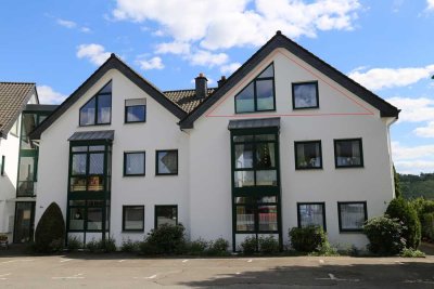2-Zimmer-Dachgeschosswohnung mit Einbauküche