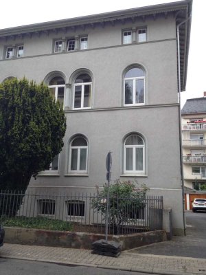 Nordend-West: 3 Zi. Wohnung mit Balkon in charmanter Altbauvilla in bester Lage