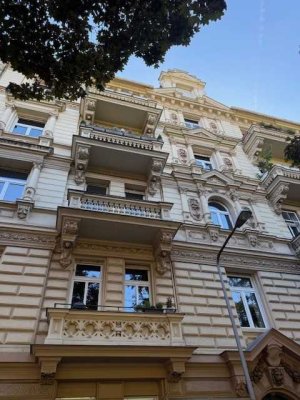 Kernsanierte wunderschöne 4 ZKBB Altbauwohnung mit Balkon zu vermieten