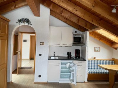 Exklusive, modernisierte 1-Raum-DG-Wohnung möbliert mit EBK zentral in Oberstdorf