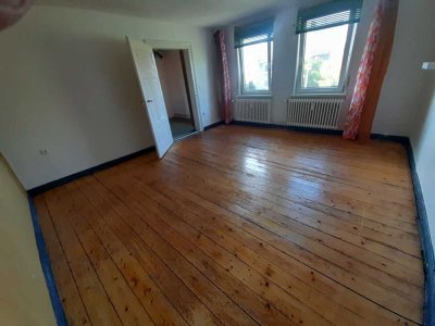 Große, helle Altbauwohnung. Optimal für drei Personen