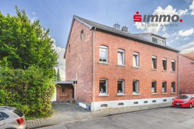 Teilweise vermietetes Wohnhaus mit traumhaftem Garten und großer Garage in Broichweiden