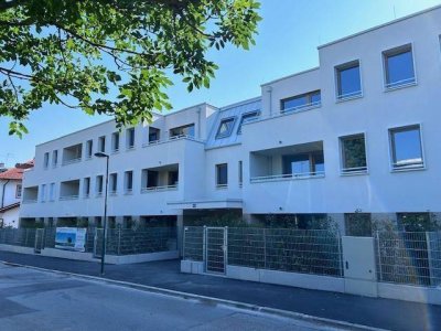 Moderne Zwei-Zimmer-Wohnung mit kleinem Garten
