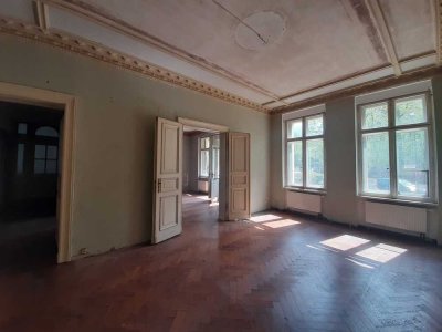 Herrschaftlicher Rohdiamant mit 152 m² – Historischer Glanz sucht individuellen Feinschliff!