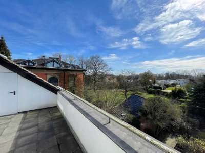Schicke, helle Dachgeschoß Eigentumswohnung mit Blick ins Grüne