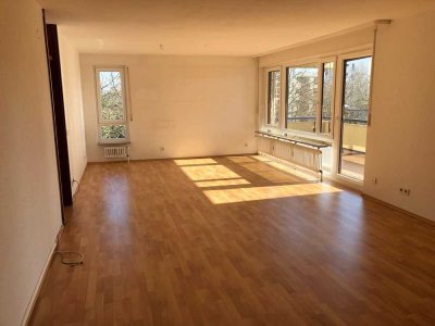 Großzügige, helle 2,5-Zimmer-Wohnung in Stadtrandlage, Böblingen-Diezenhalde