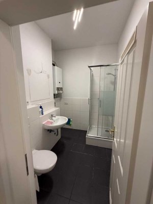 Suche *NACHMIETER* für schöne Altbauwohnung. Perfekt geeignet für Singles, Studis und  Paare.