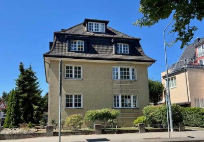 Top Lage mit Strandnähe, 3 Zimmer Wohnung in herrschaftlicher Villa