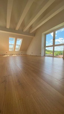 Hochwertige 3-Zimmer-Dachgeschosswohnung in Randersacker / Lindelbach