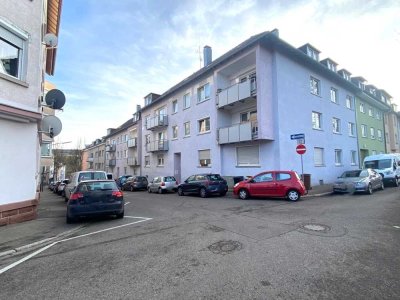 Zwei Erdgeschosswohnungen, ein Zuhause-5-Zimmer-Immobilie mit Potenzial in Pforzheim