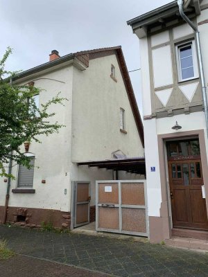 Zweifamilienhaus mit Modernisierungspotenzial in Schwetzingen