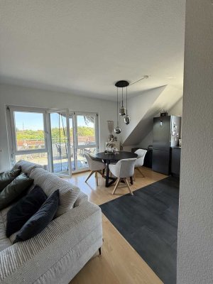 Geschmackvolle, vollständig renovierte 3,5-Zimmer-DG-Wohnung mit Einbauküche in Bretten