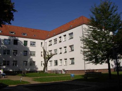 Frisch sanierte 3-Raum-Wohnung mit Wohnküche + Bad mit Dusche