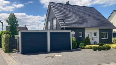 Freistehendes Einfamilienhaus (KfW55) mit Pool, 3 Garagen und Photovoltaik+Speicher (SG-Aufderhöhe)