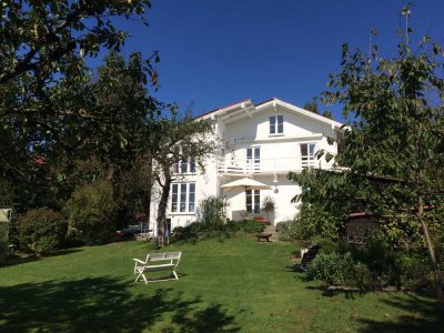 Traumhaftes Landhaus mit idyllischem Garten am Wörthsee