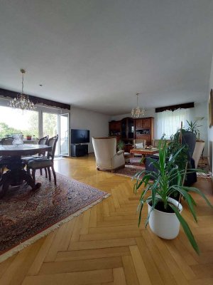 Provisionsfrei!! Willkommen in Ihrer Oase der Ruhe-lichtdurchflutete Wohnung mit Weitsicht ins Grüne