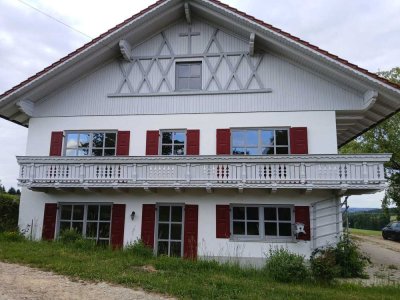 Geräumiges, preiswertes und gepflegtes 8-Raum-Einfamilienhaus mit EBK in Reisbach