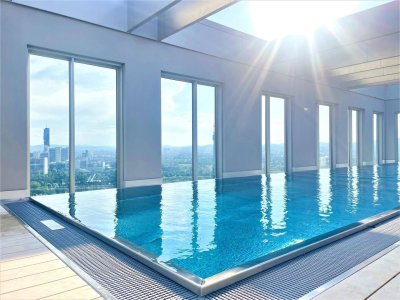 SKYLIVING IN PREMIUMLAGE || VIS UND VIC || ROOFTOP POOL UND WELLNESS || BUSINESS LOUNGE UND FITNESS