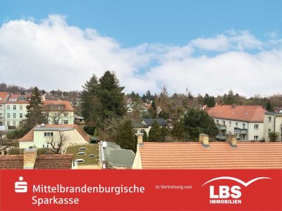 Genieße den Blick über die Dächer von Babelsberg