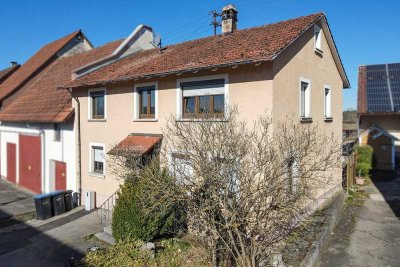 Ihr Zuhause am Ortsrand wartet ... mit viel Platz für die ganze Familie und Ihr Hobby