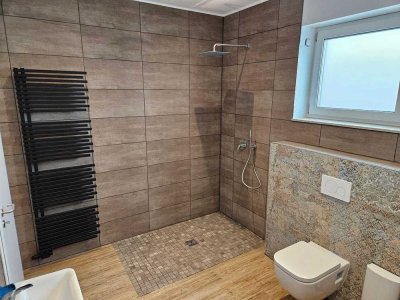 Schöne große 3  Zimmer-Wohnung mit Terrasse und Garten