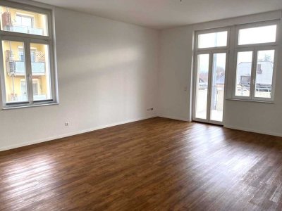 Großzügige 2-Zimmer-Wohnung mit schöner Terrasse in kernsaniertem Altbau im Rastatter Zentrum