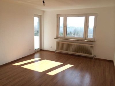 Kapitalanlage mit Weitblick – Vermietete 2-Zimmer-Wohnung im 10. OG mit Balkon