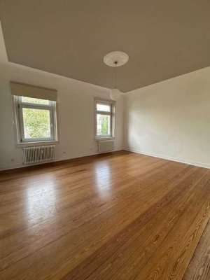 Altbau: Sanierte 4-Zimmer-Wohnung mit großer Terrasse in Wiesbaden-Bierstadt